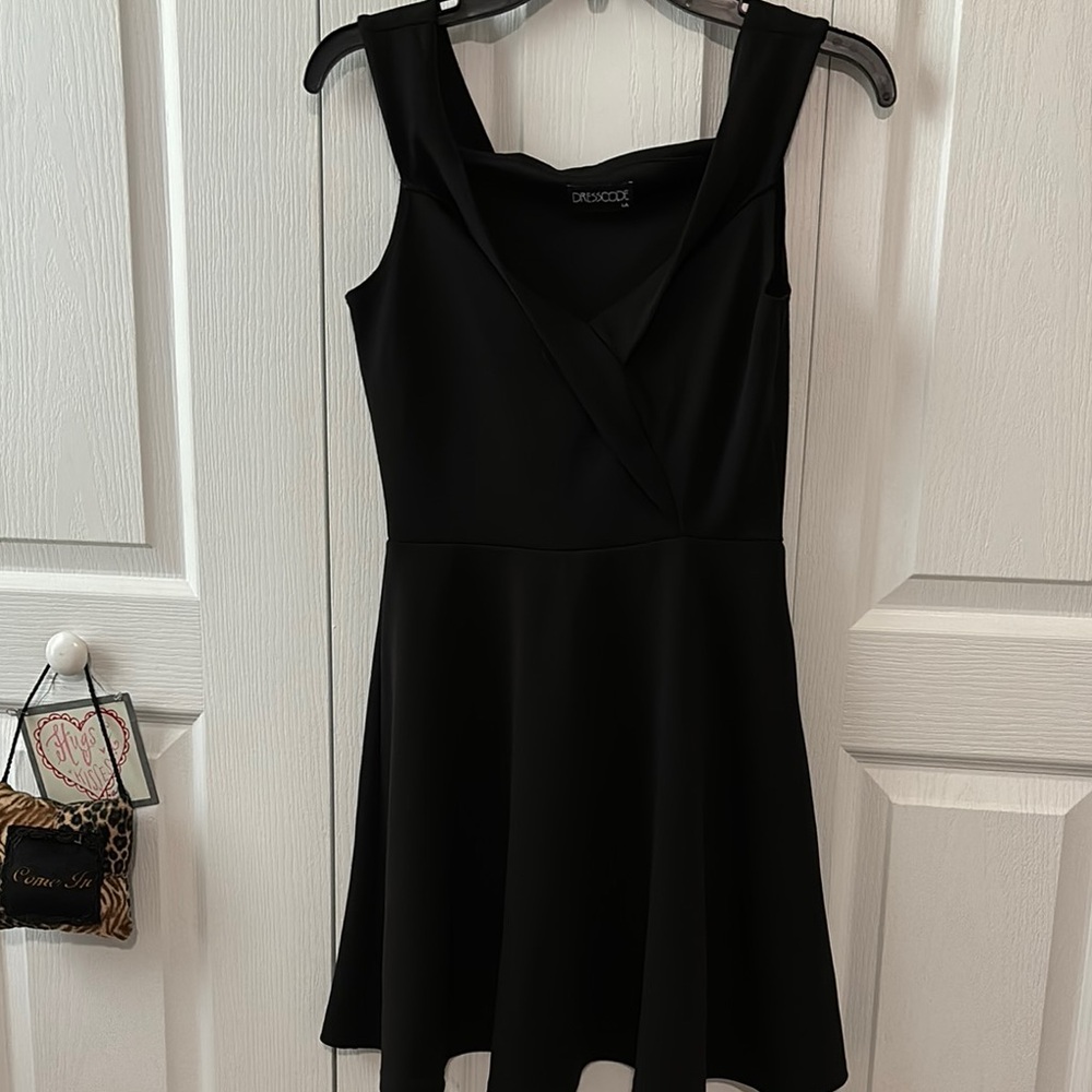 DRESSCODE LA. Black Sleeveless Dress